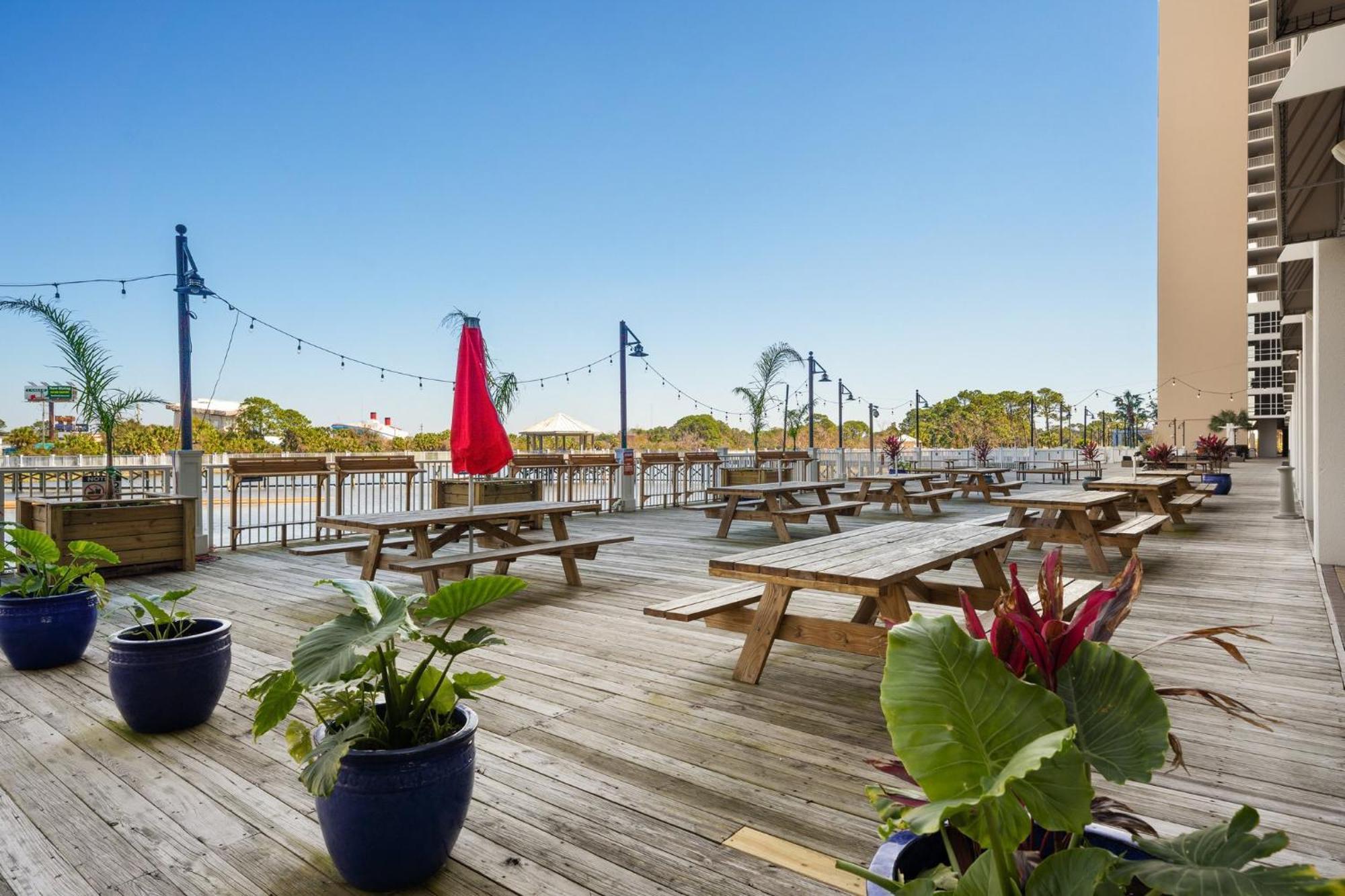 Apartment Laketown Wharf 1022 *