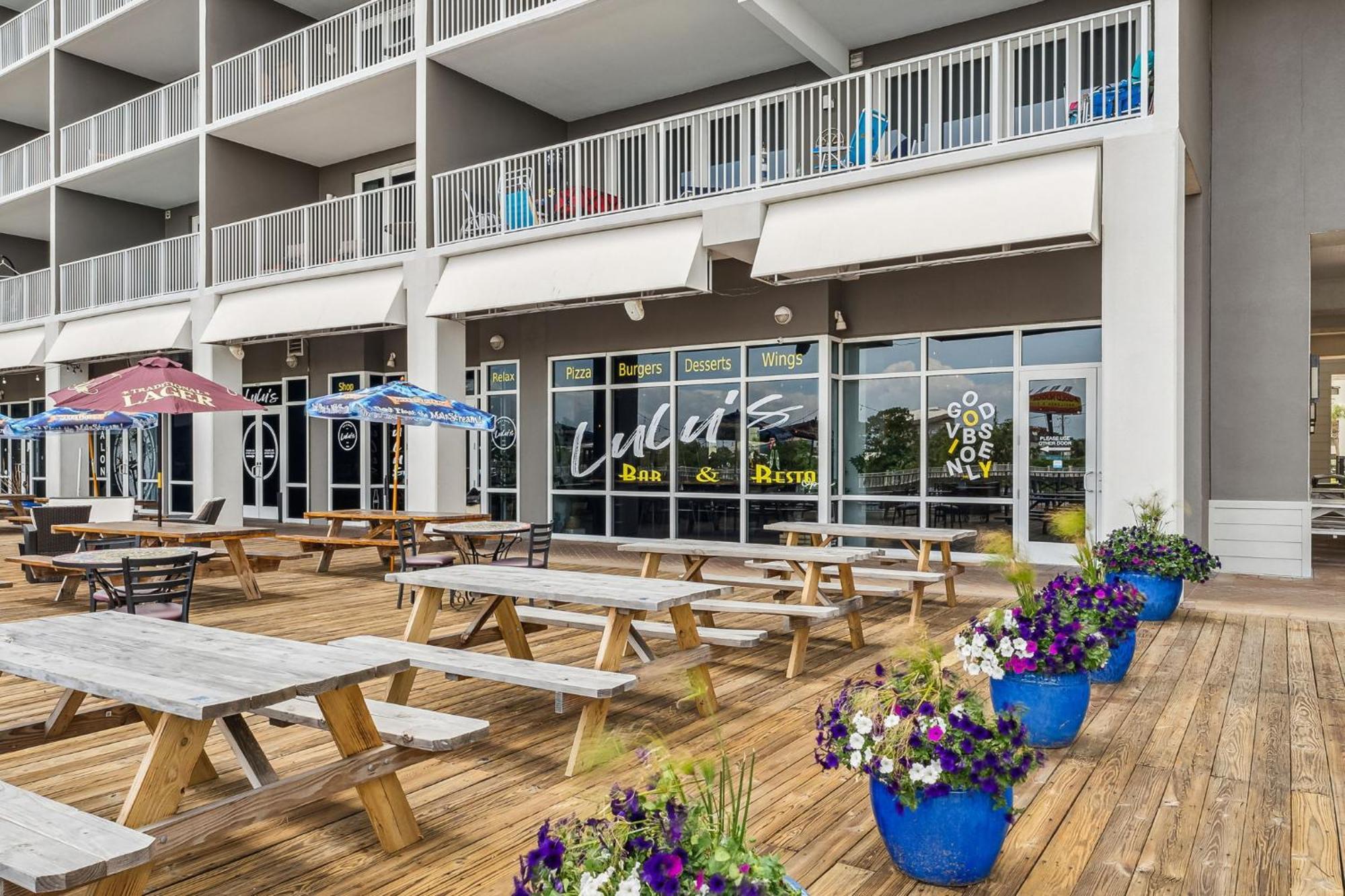 Laketown Wharf 1022