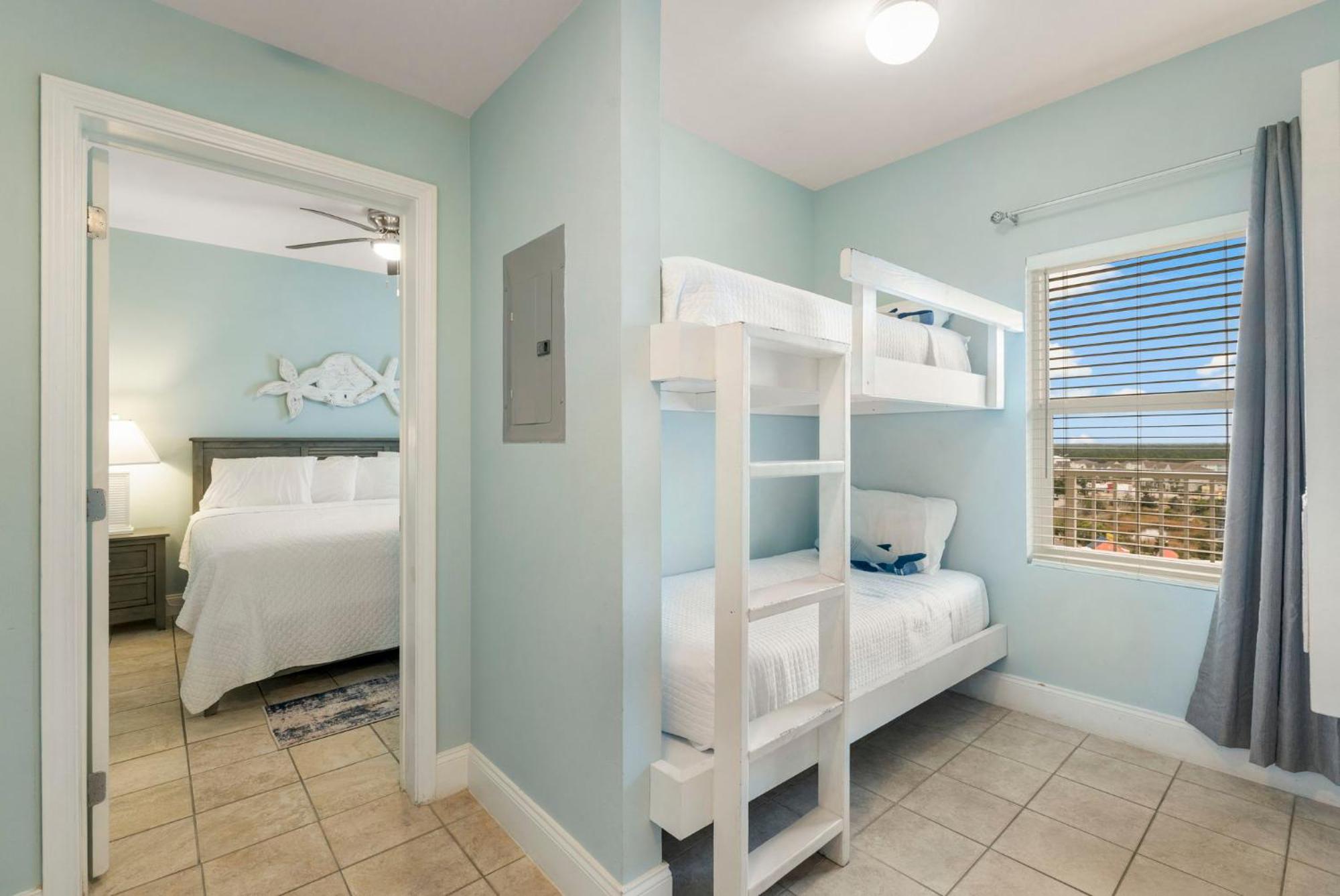 Apartment Laketown Wharf 1022