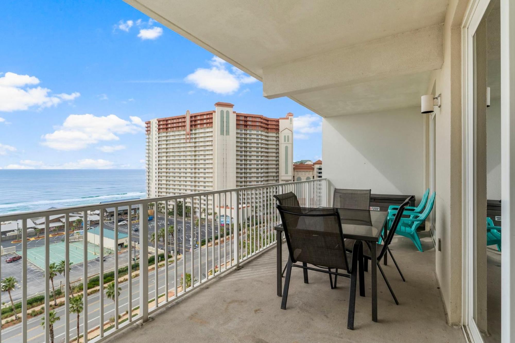 Laketown Wharf 1022 *