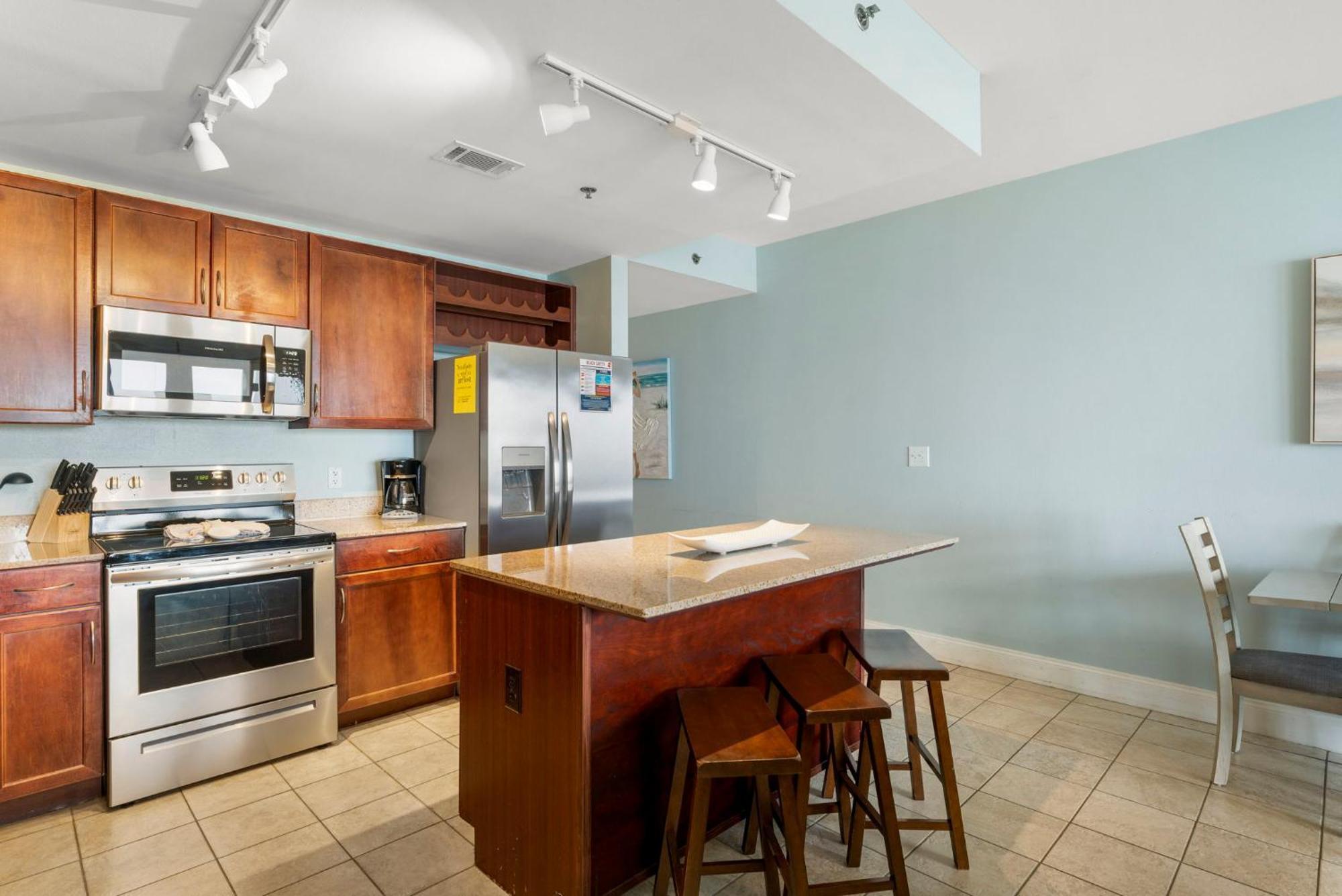 Laketown Wharf 1022 Apartment *